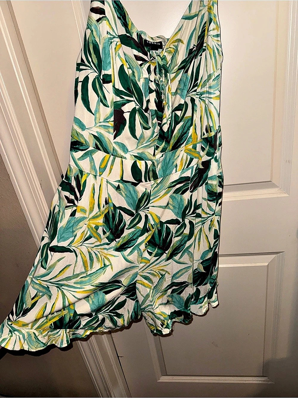 Torrid Floral romper in Green & White Size 1